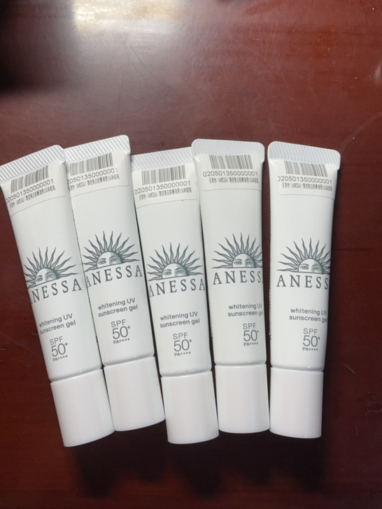 出安热沙臻效美白啫喱SPF50+淡斑防水防...