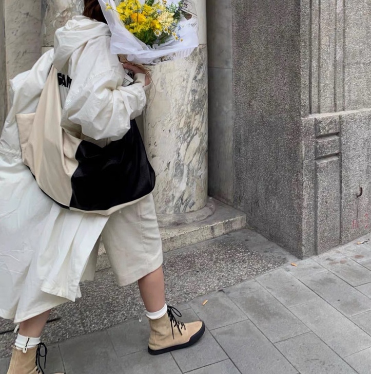 XWY新品网红同款软皮大容量黑白撞色不规则...