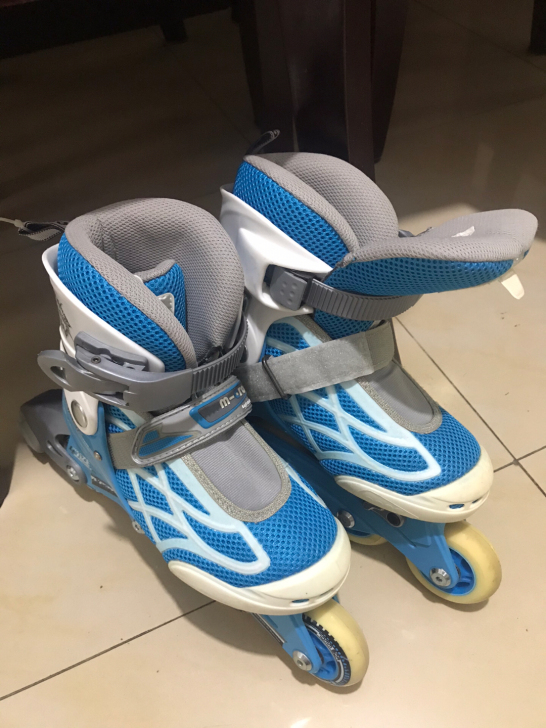 迪卡侬专柜购入，m-cro儿童轮滑鞋31~...