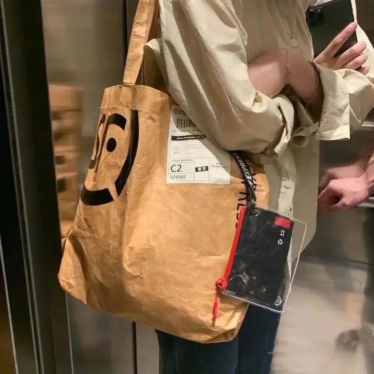 【现货】35.8顺丰同款杜邦纸袋背包牛皮纸...