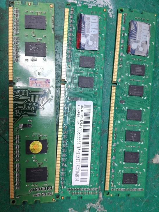 公司电脑上拆下来的，转手卖了，两条金邦的D...