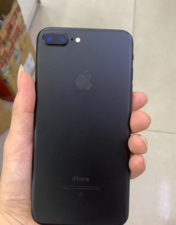 女生自用iPhone 7 Plus 128...