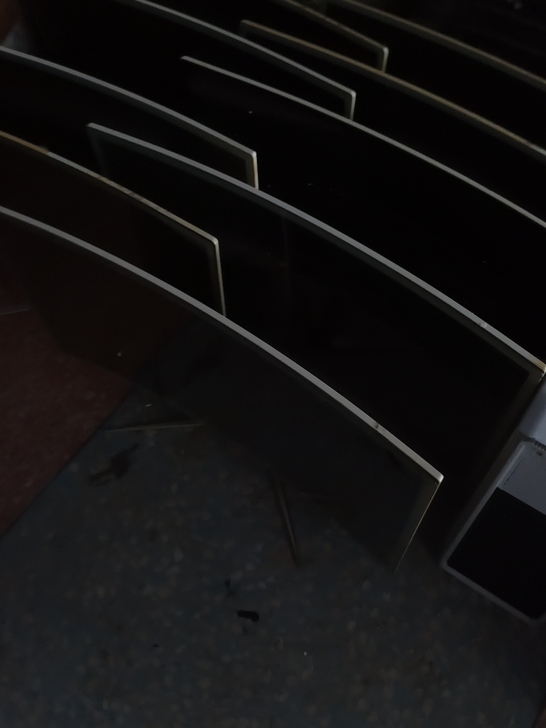 32寸大曲显示器aoc 只萍乡本地出售，外...