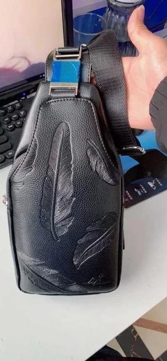 胸包送给弟弟的，结果他也买两个了，闲置未用...