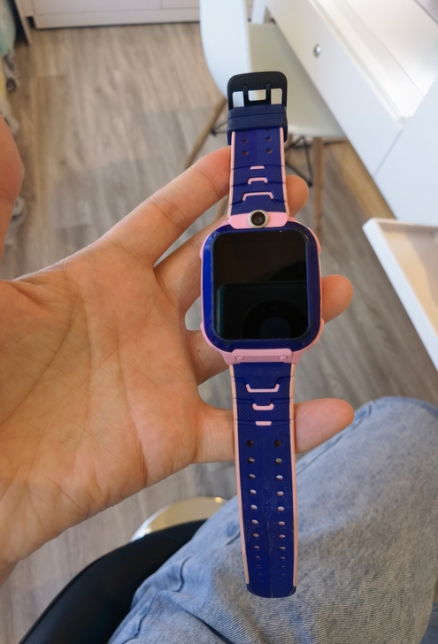 小天才Z5Q，表盘有轻微磨损，充电器全新，...