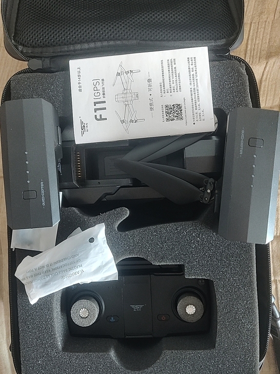 世季F11无人机，成色暴新，功能完好，两块...