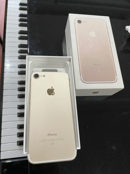 出售自用国行iPhone7，原盒带充电器线...