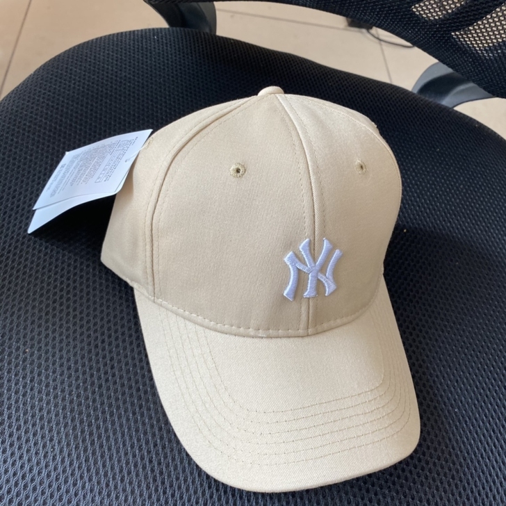 闲置mlb棒球帽朋友送的，我不喜欢戴也不合...