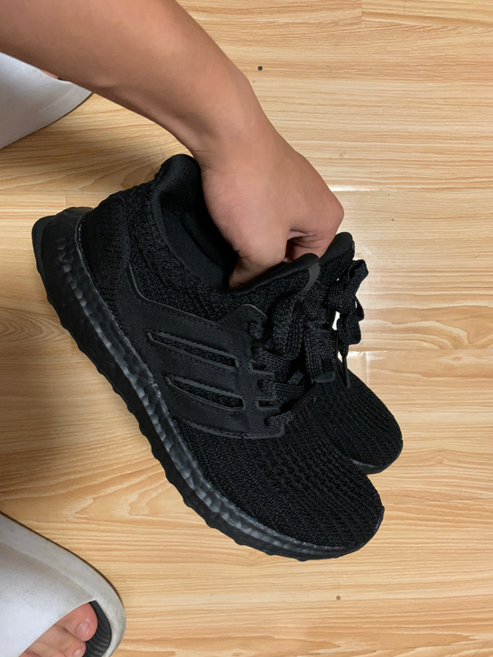 adidas Ultraboost 4.0...