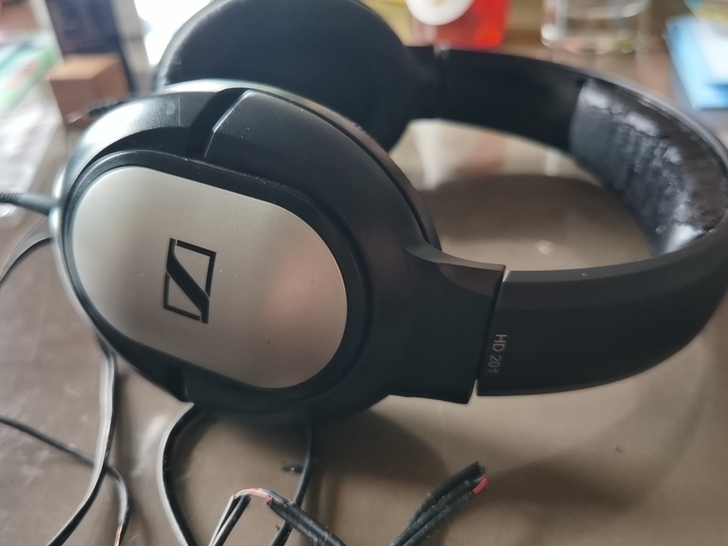 SENNHEISER/森海塞尔 HD 201