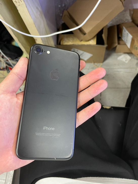 公司不开了 ,iPhone7磨砂黑32g工...