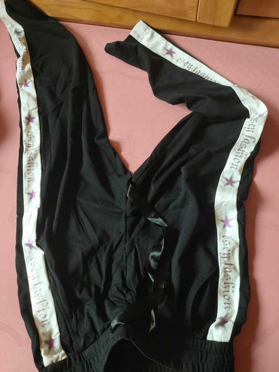 逸阳九分裤，特别舒服顺滑的料子，夏天穿也挺...