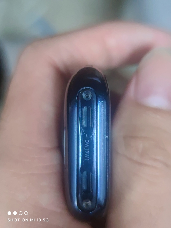 OPPOwatch46四周有磕碰屏幕有划痕...