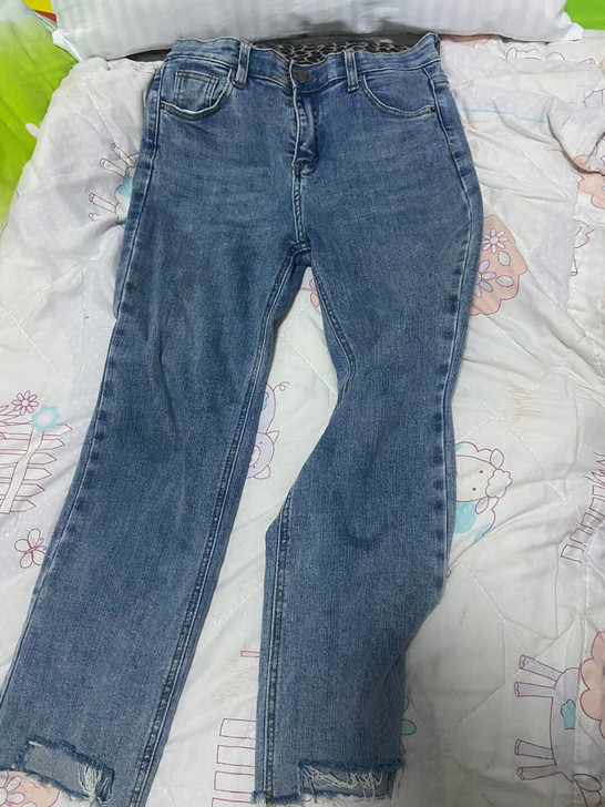 实体店入的喇叭牛仔裤，布料很舒服，但是裤子...
