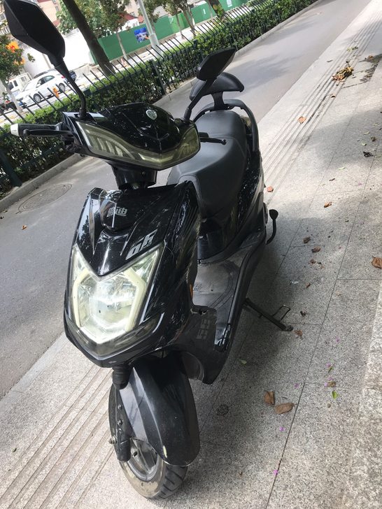 雅迪电动车6-7成新，60伏32安倍不是6...