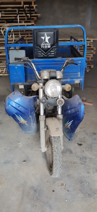 摩托三轮兜子1.8米长,150发动机
