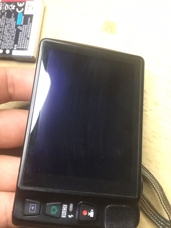 尼康S4300相机,成色 如图,屏幕摔了,...