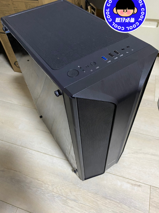 航嘉机箱买回来还没一个月膜还在，加上7个风...