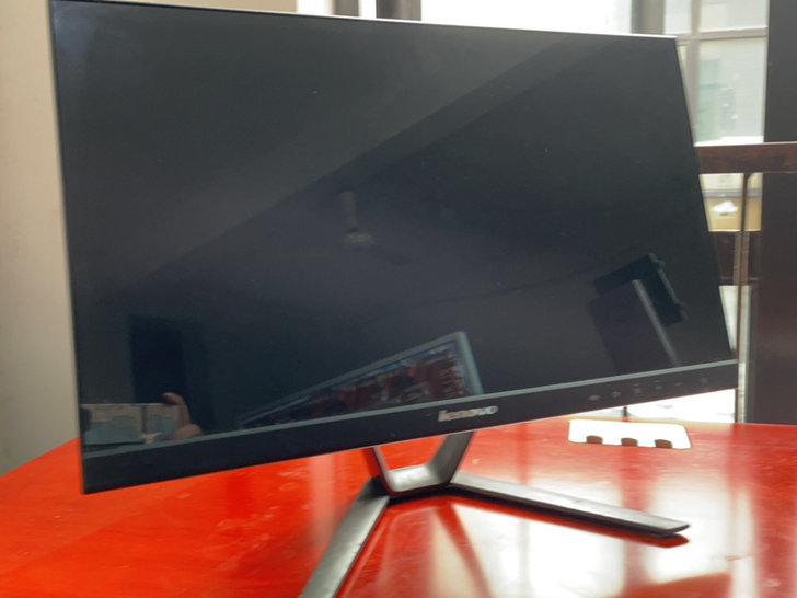 联想22寸ips无边框显示器