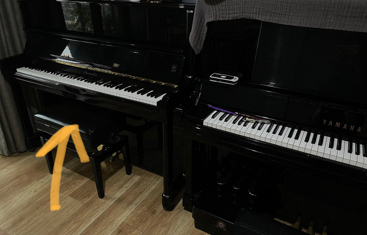 陪伴了很久的钢琴，家中闲置，可给孩子做备用...