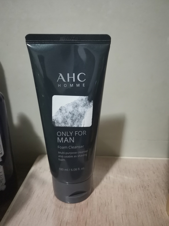 AHC男士洗面奶，正品，开封余量95％以上，