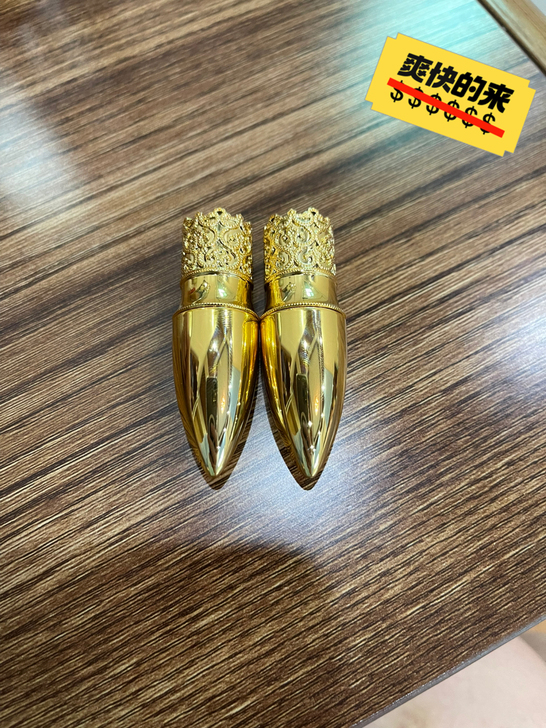 后拱辰享美奢冠鎏金唇膏 套盒拆出 如图瑕疵...