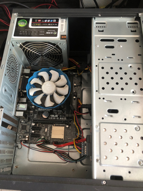 台式办公电脑主机一套，内存4GB  240...