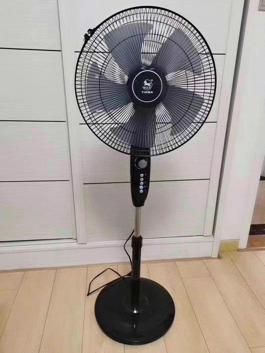 帮超市清45台电风扇