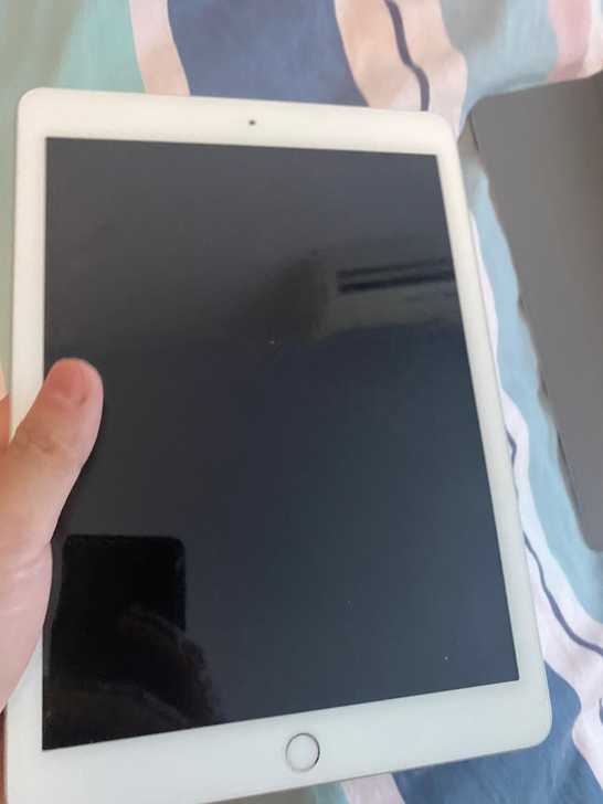 iPad 2018款 128G的外观几乎全...