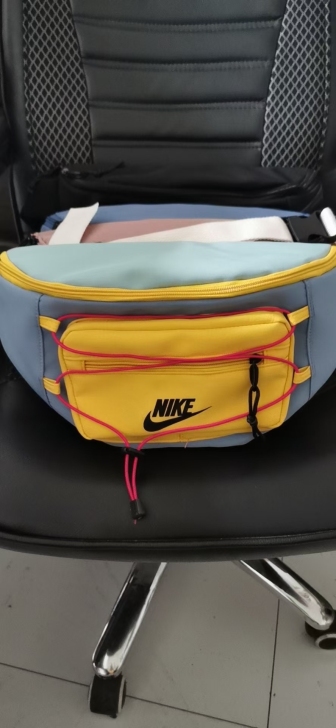 耐克Nike男生女生腰包斜挎包拼色，黑色，...
