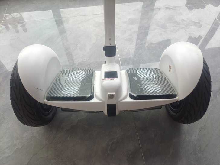 凤凰平衡车,买来小朋友不敢玩。一直放着,充...