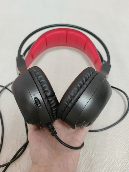 达尔优头戴耳机，USB接口，7.1声道。