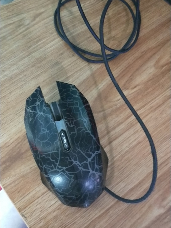 达尔优鼠标4个，磁动力鼠标一个，耳机一个