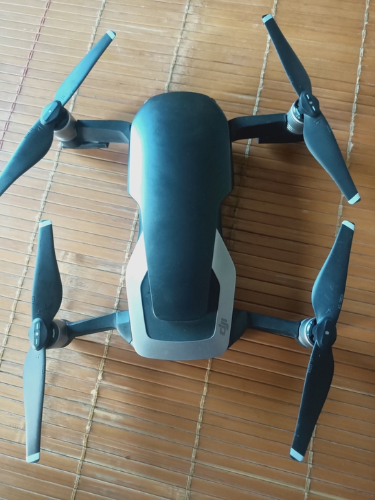 出售大疆御AIR三电版，9成新飞机正常使用...
