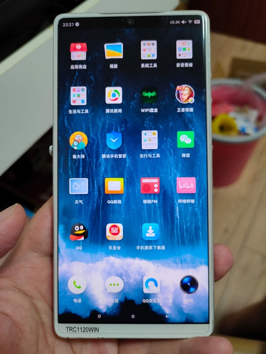 出手一台坚果R1白色手机，8+128G工程...