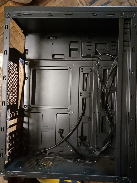 电脑机箱便宜出，很新