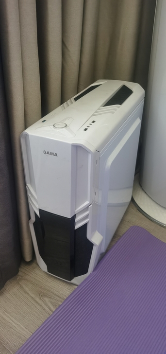 出一个更新换下来的空机箱,先马未来战士,再...