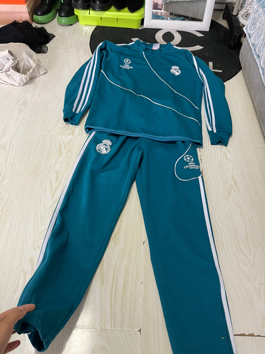 运动服套装l、有一处脏没洗过不到能不能洗掉...