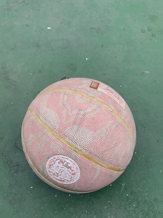7号篮球 打了一次 图片是第一次打完后的...