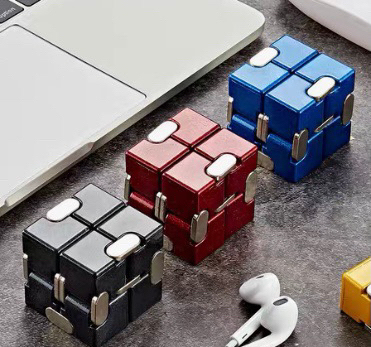 无限魔方解压神器减压玩具焦虑指尖大人上课无...