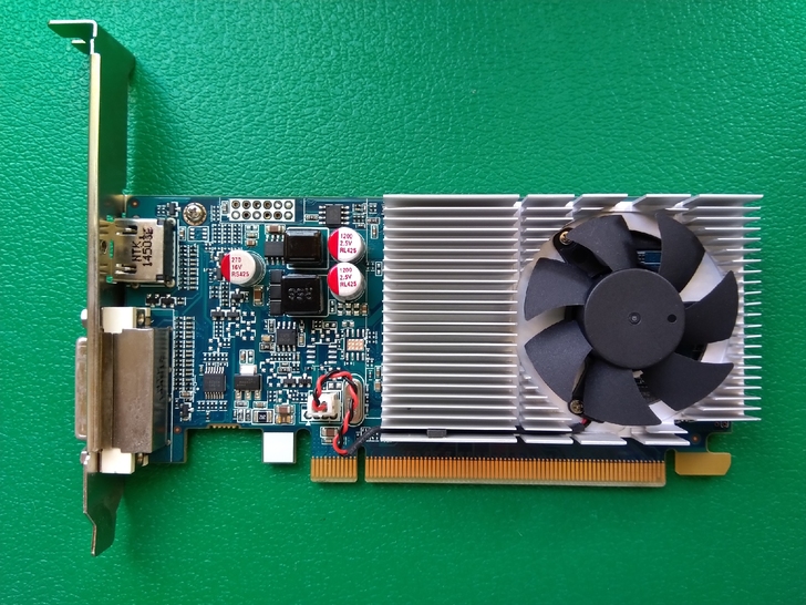 电脑显卡，蓝宝石 R5 235 2G 亮机卡