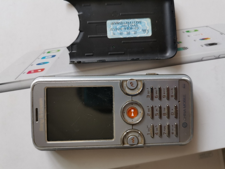 索尼爱立信W610c音乐手机，无充电器电池...