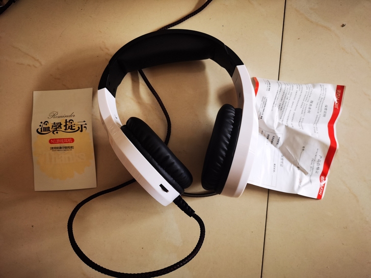 专业电脑竞技耳机，全新未使用，闲置转让。