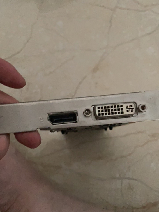 电脑显卡，Dp+DVI接口。品牌不详，反正...