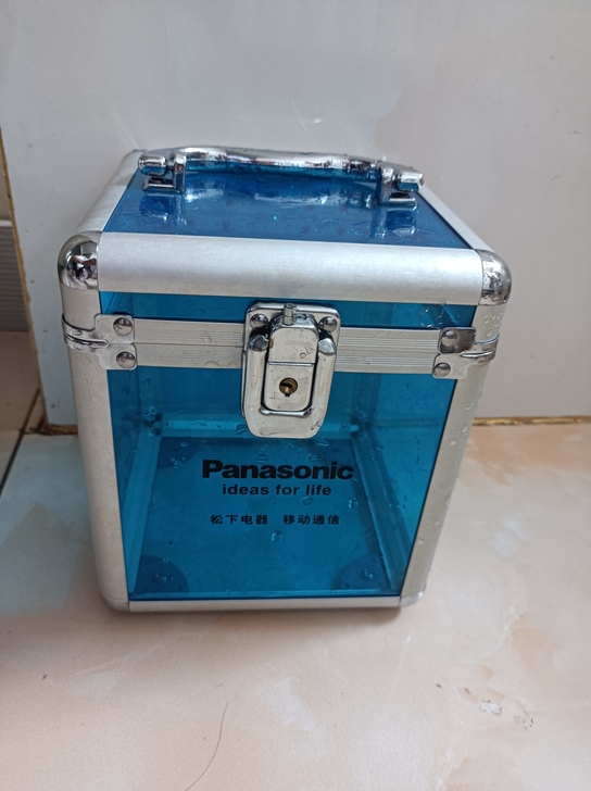 铝合金透明收纳箱，朋友买设备倒下来的一个很...