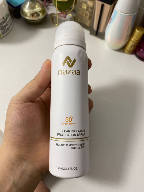 美白防晒喷雾,这个挺好用的,不过我平时出门...