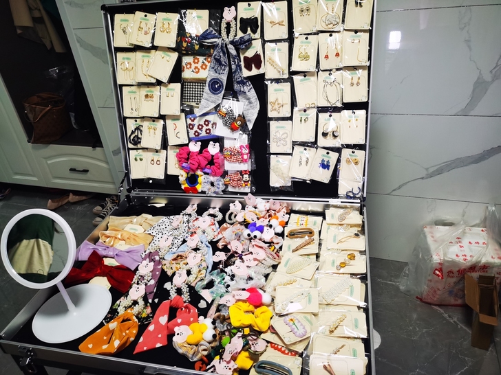 大号地摊箱子，折叠箱，9.9成新，上班了没...