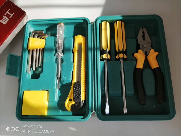 便携工具箱,螺丝刀,钳子。如图实拍。全新。