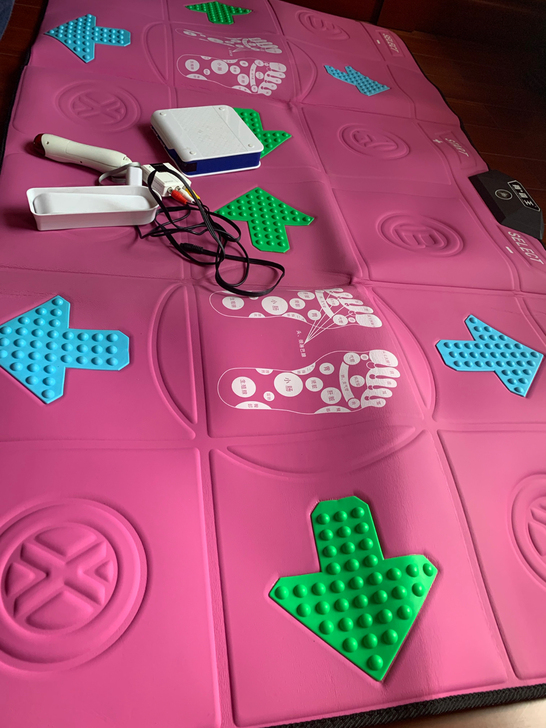 跳舞毯，入手后只用过一次，几乎全新，自己买...