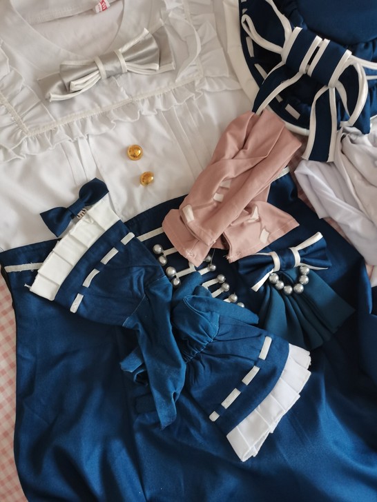 衣服很漂亮,只出衣服,已经很便宜了,不能再...